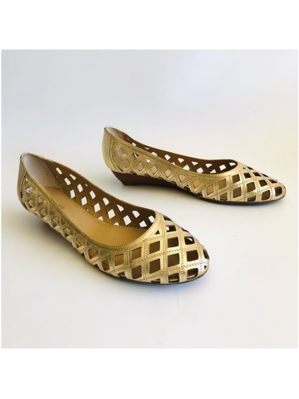 Kenneth Cole Reaction Peek Peek Perforated Wedges